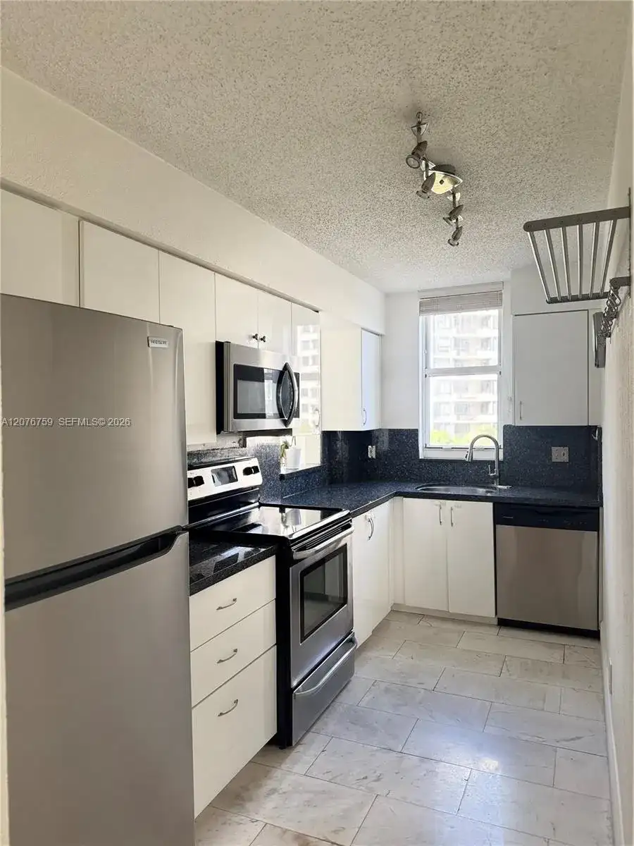 770 CLAUGHTON ISLAND DR # 601, Miami FL 33131 photo 3