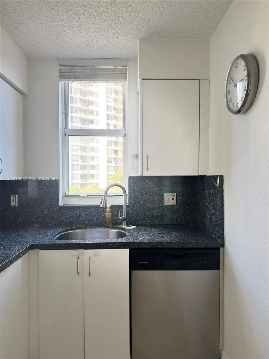 770 CLAUGHTON ISLAND DR # 601, Miami FL 33131 photo 4