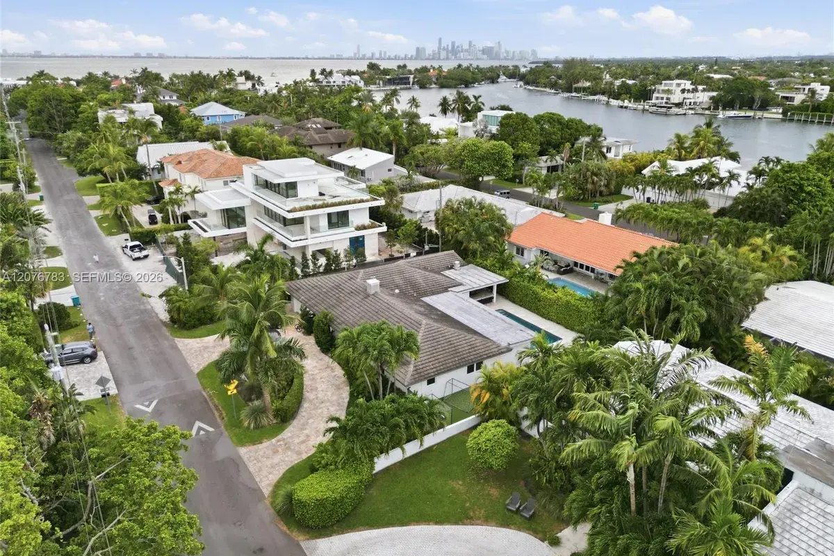 571 S Mashta Dr, Key Biscayne FL 33149