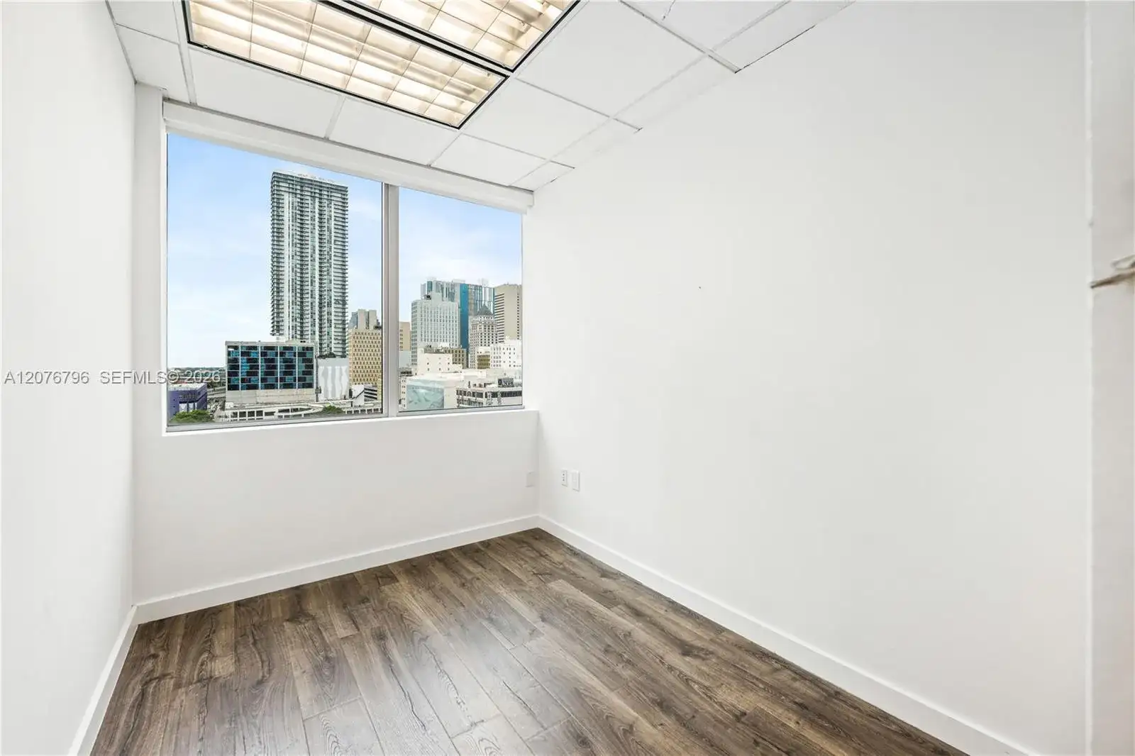 150 SE 2nd Ave # 1010, Miami FL 33131 photo 3