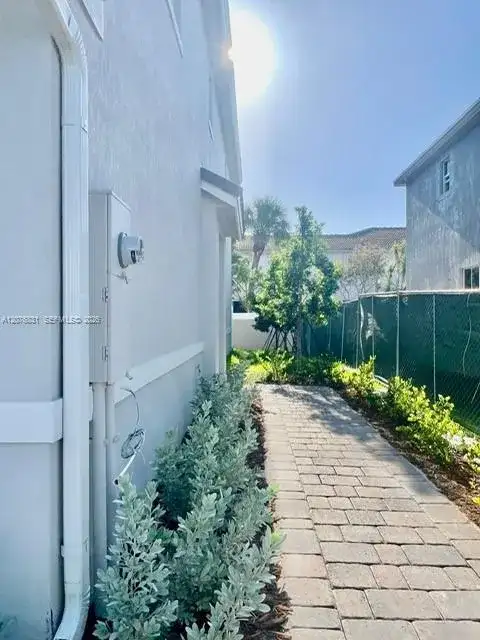157 SW 170th Ave, Pembroke Pines FL 33027 photo 4