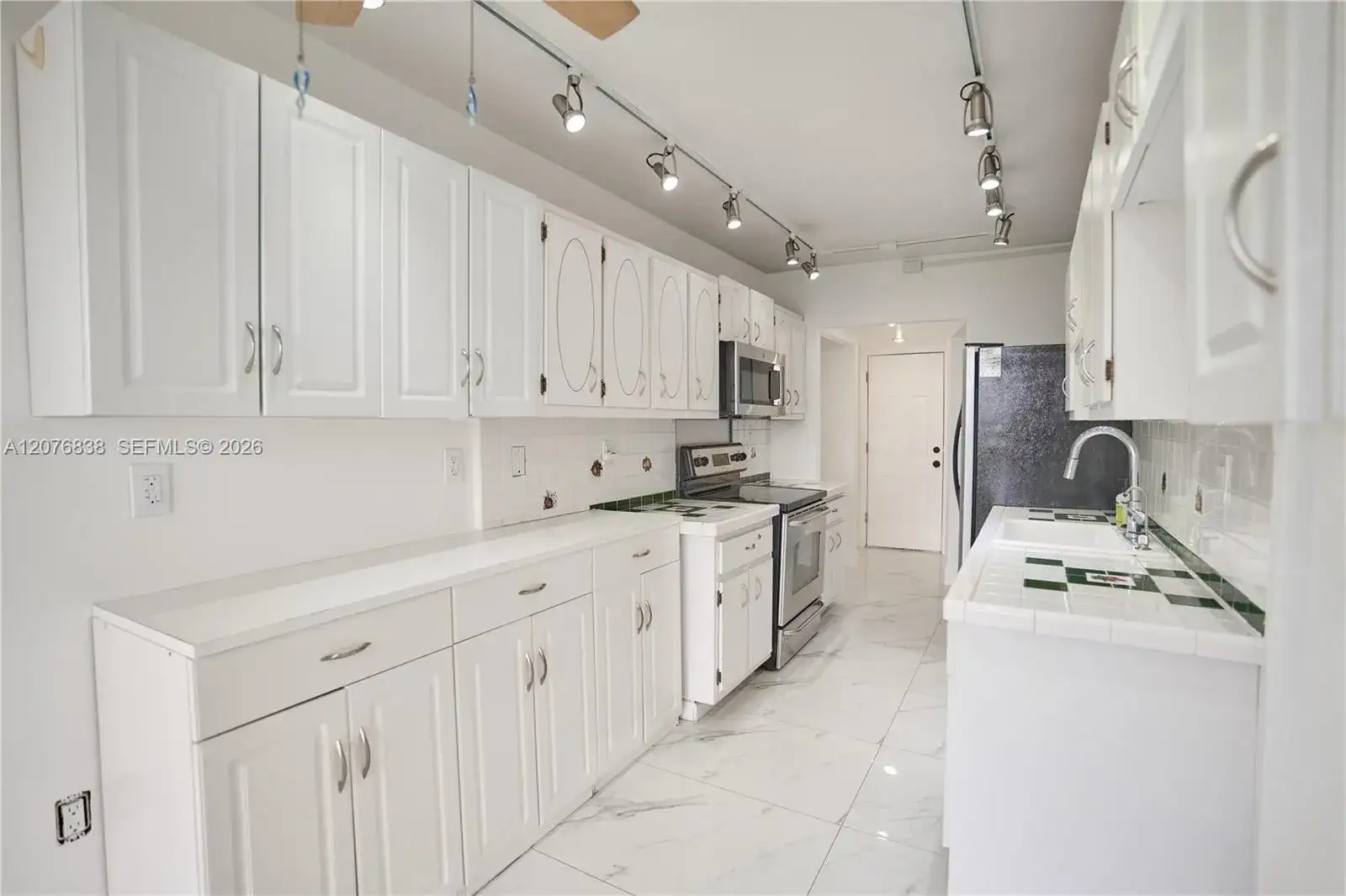 1750 NE 191st St # 4, Miami FL 33179 photo 2