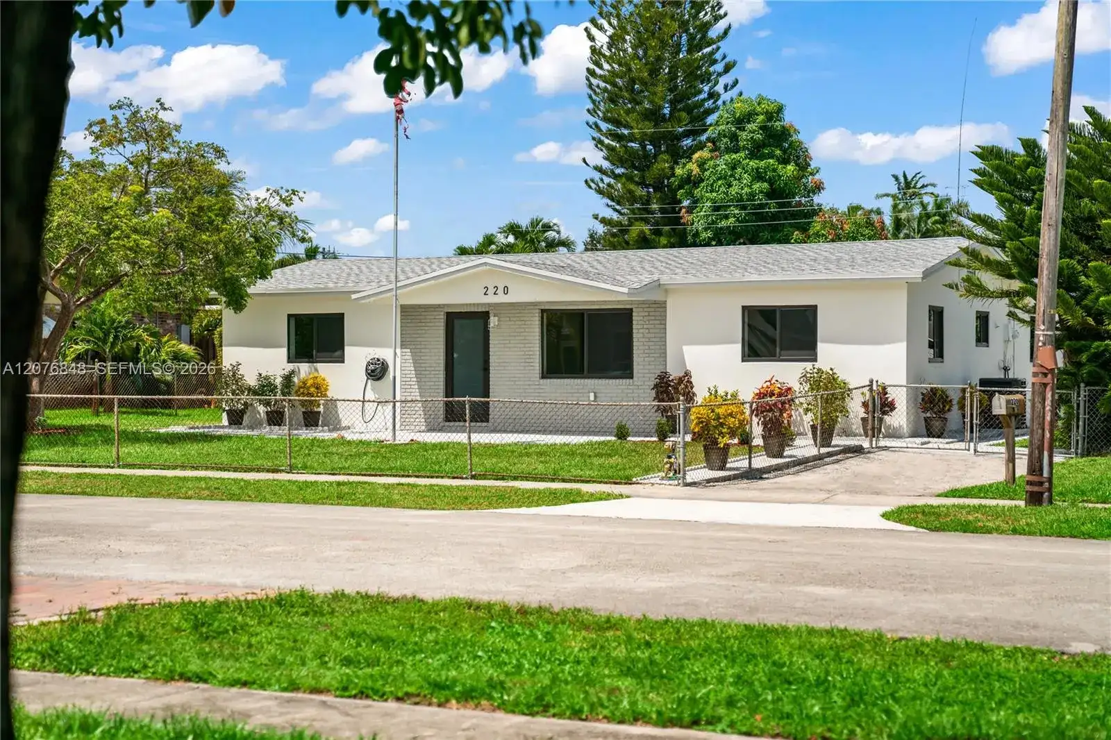 220 N 69th Ter, Hollywood FL 33024 photo 2