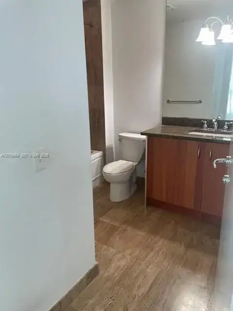 300 S Biscayne Blvd # 2303, Miami FL 33131 photo 4