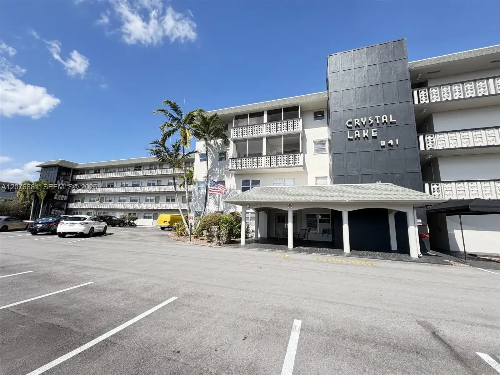 941 Crystal Lake Dr # 305, Deerfield Beach FL 33064