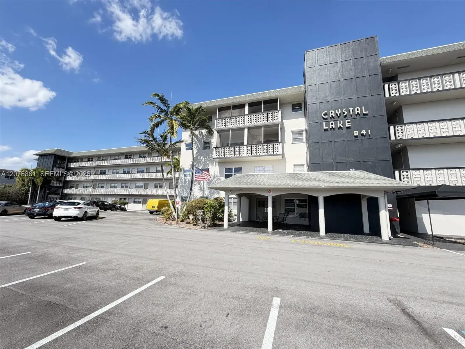 941 Crystal Lake Dr # 305, Deerfield Beach FL 33064