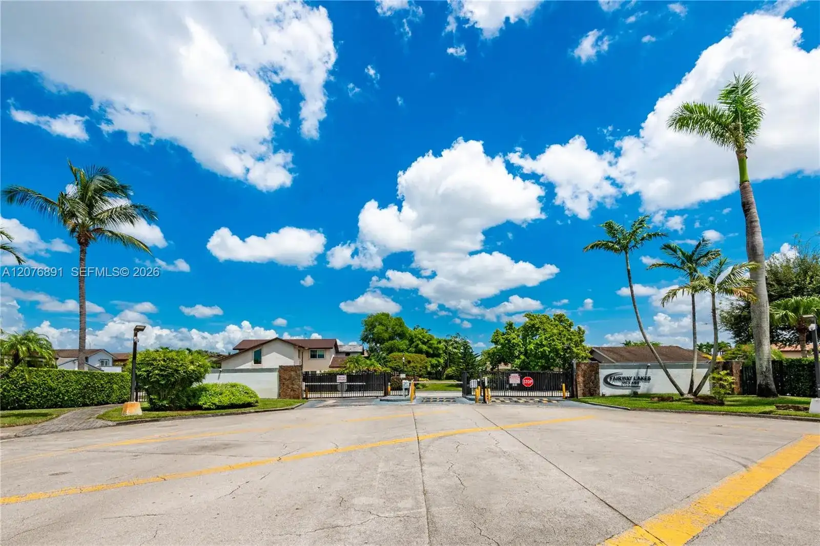 928 NW 106th Ave Cir, Miami FL 33172 photo 2