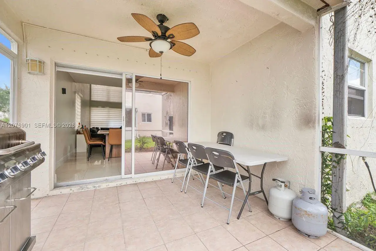 9602 NW 8th Cir, Plantation FL 33324