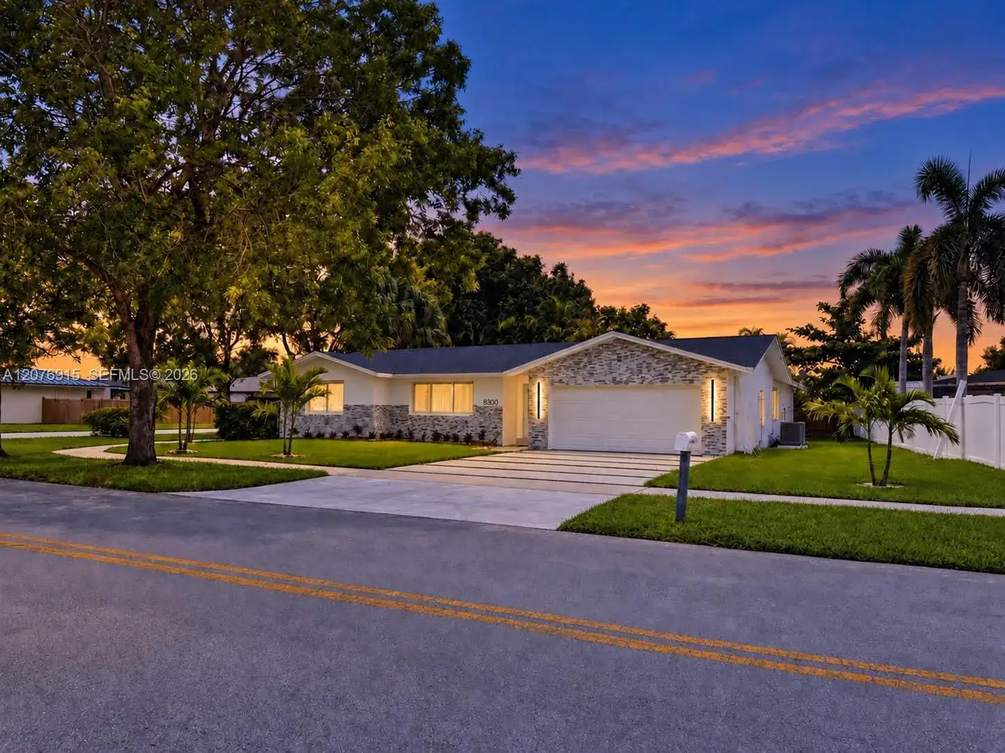 8300 SW 26th Pl, Davie FL 33328 photo 2