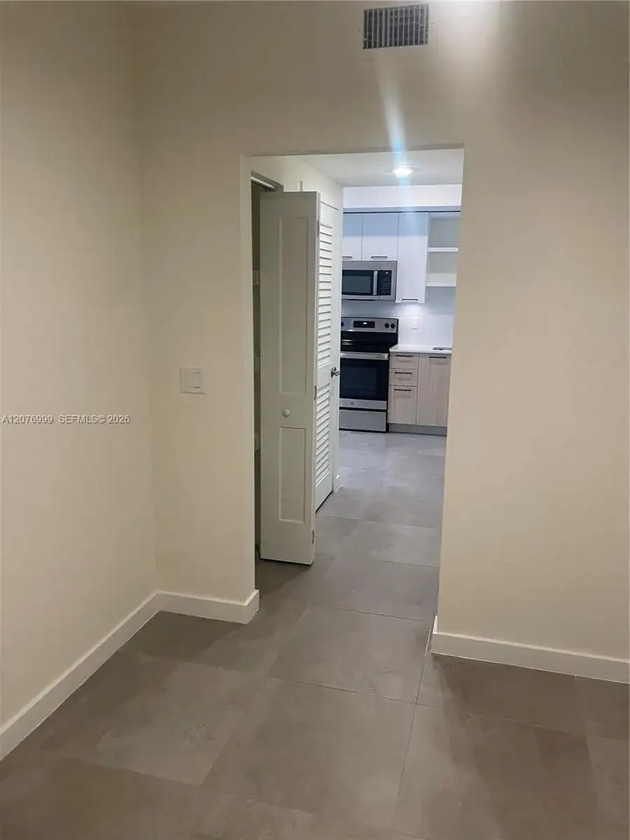 16395 Biscayne Blvd # 1611, North Miami Beach FL 33160 photo 3