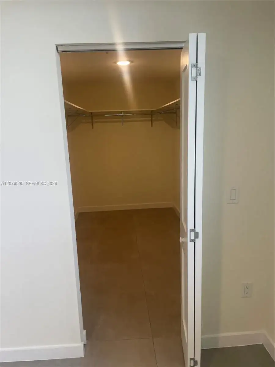 16395 Biscayne Blvd # 1611, North Miami Beach FL 33160 photo 4