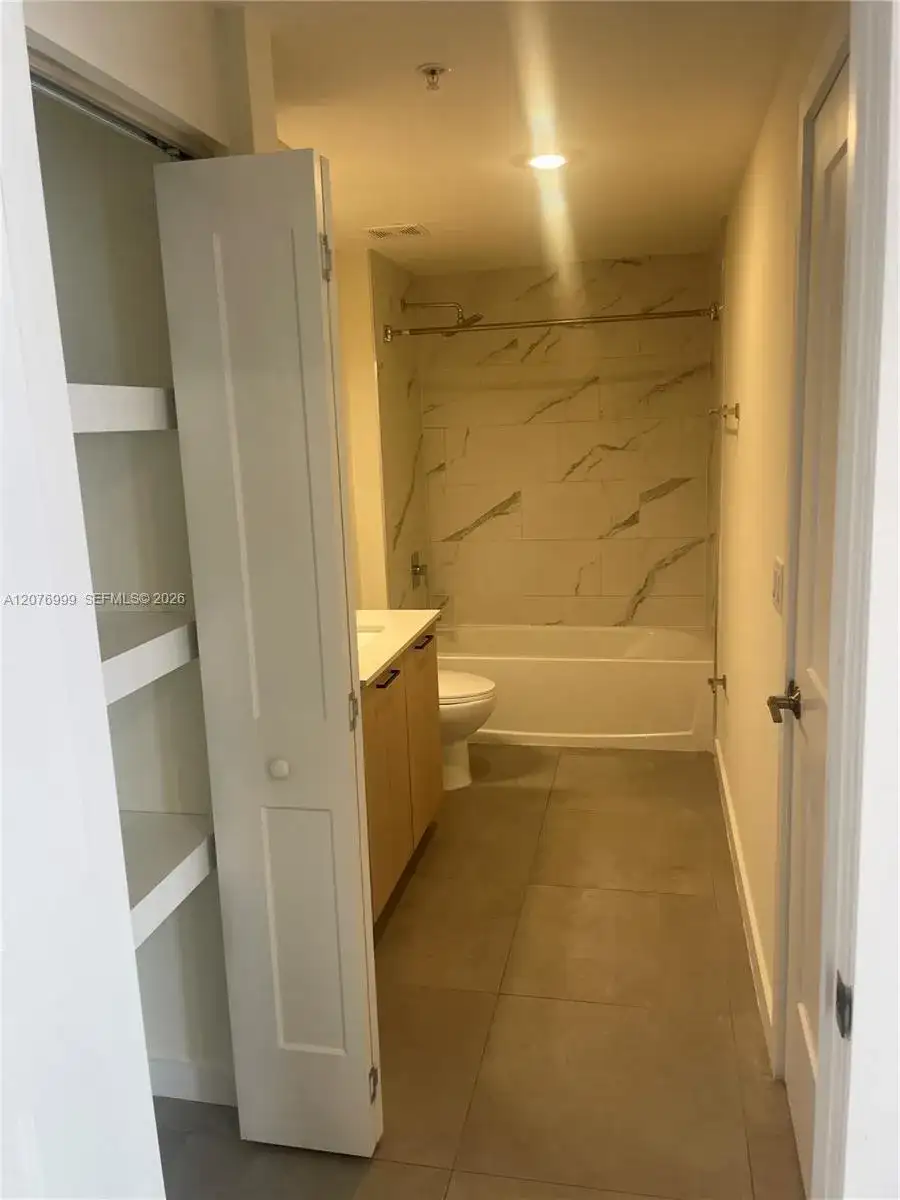 16395 Biscayne Blvd # 1611, North Miami Beach FL 33160 photo 5