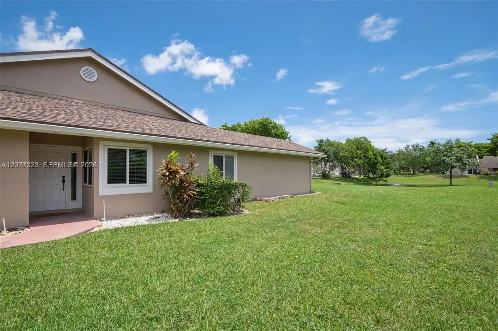 5200 W Lakes Dr, Deerfield Beach FL 33442 photo 2