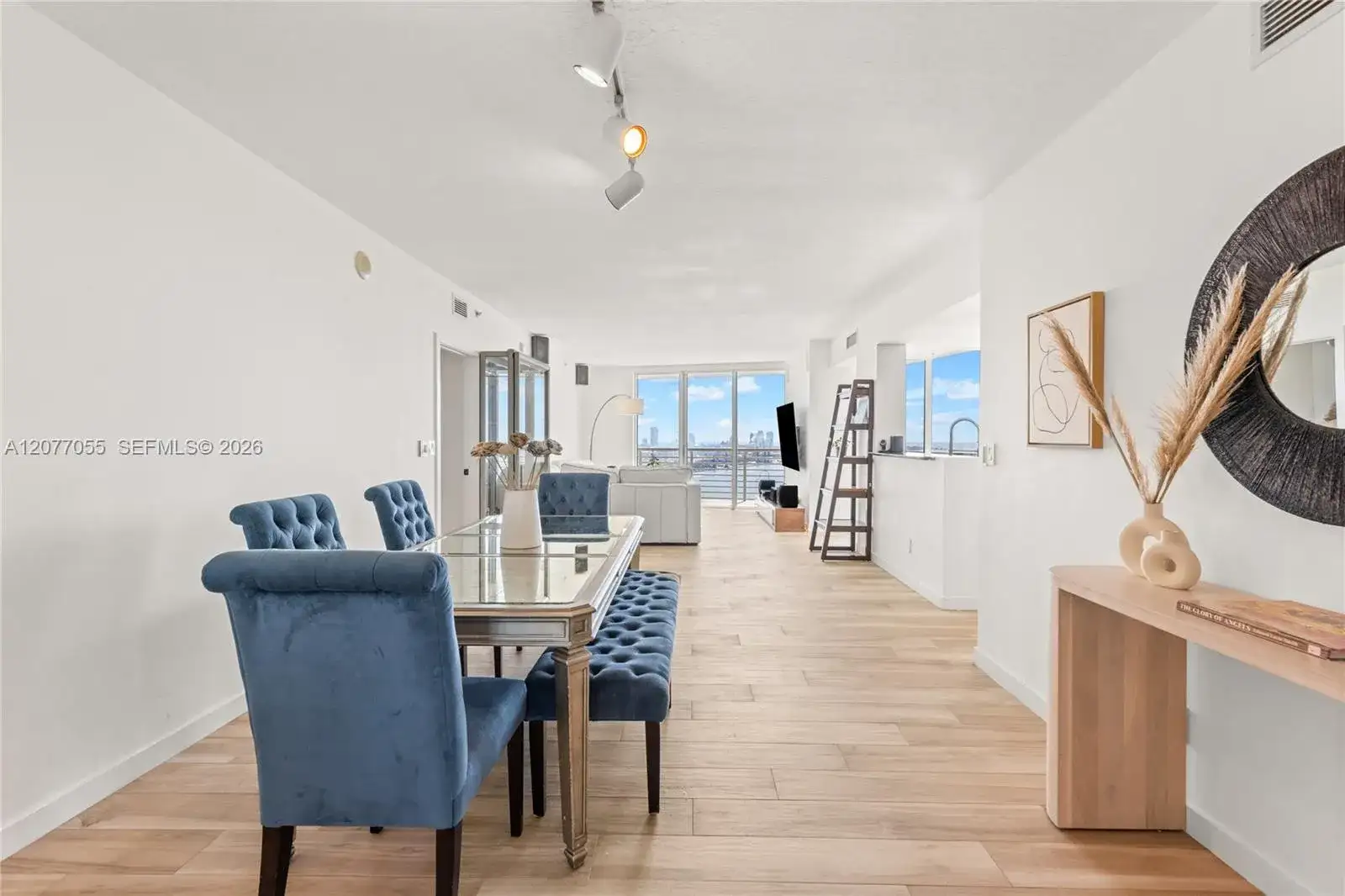325 S Biscayne Blvd # 2723, Miami FL 33131 photo 2