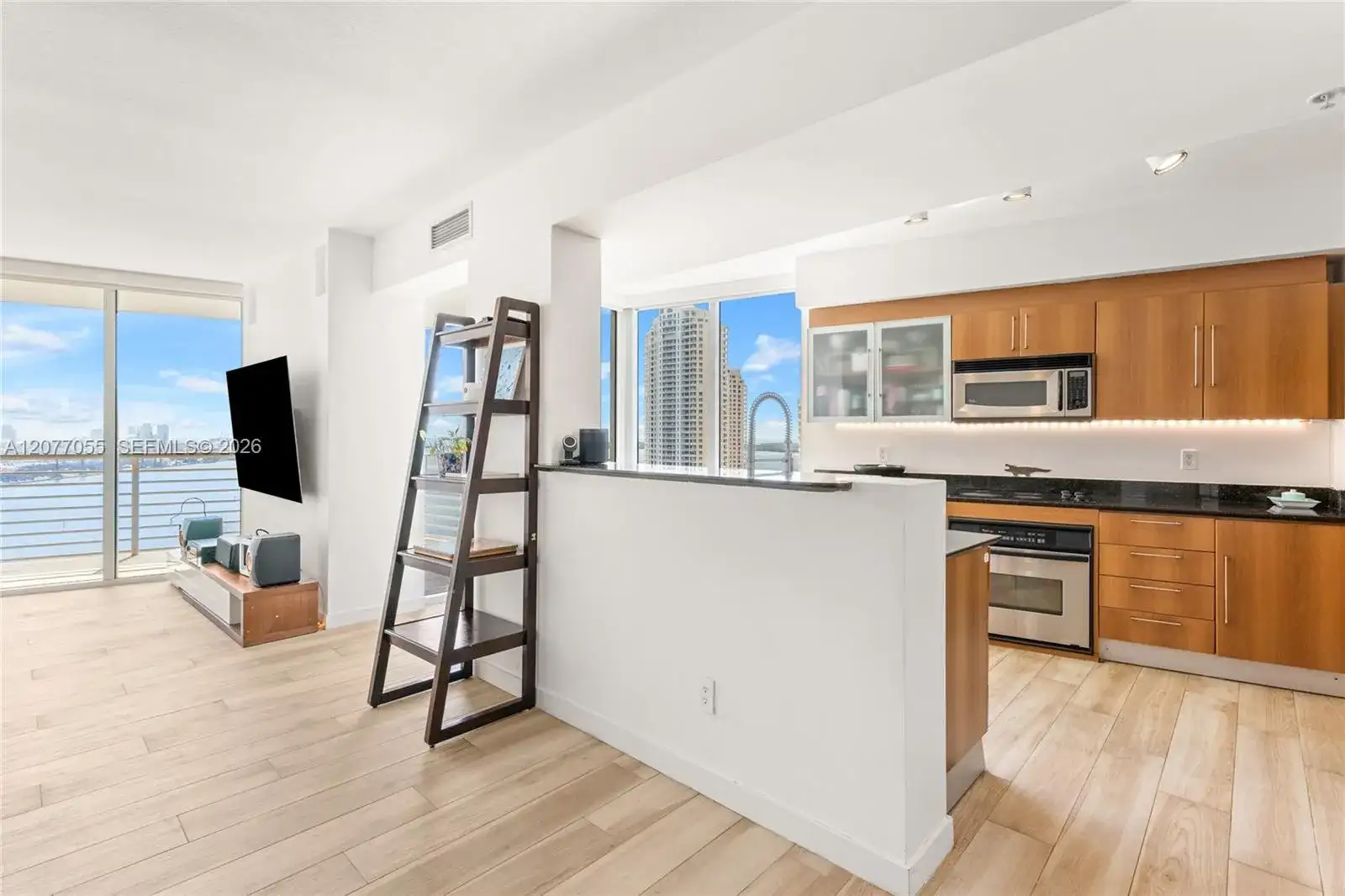 325 S Biscayne Blvd # 2723, Miami FL 33131 photo 3