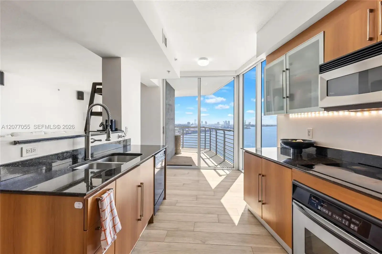 325 S Biscayne Blvd # 2723, Miami FL 33131 photo 4