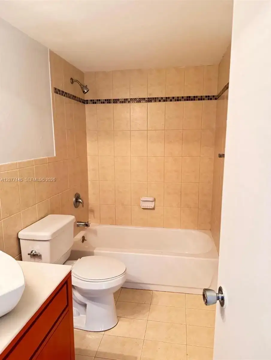 6990 Miami Gardens Dr # 225, Hialeah FL 33015 photo 2