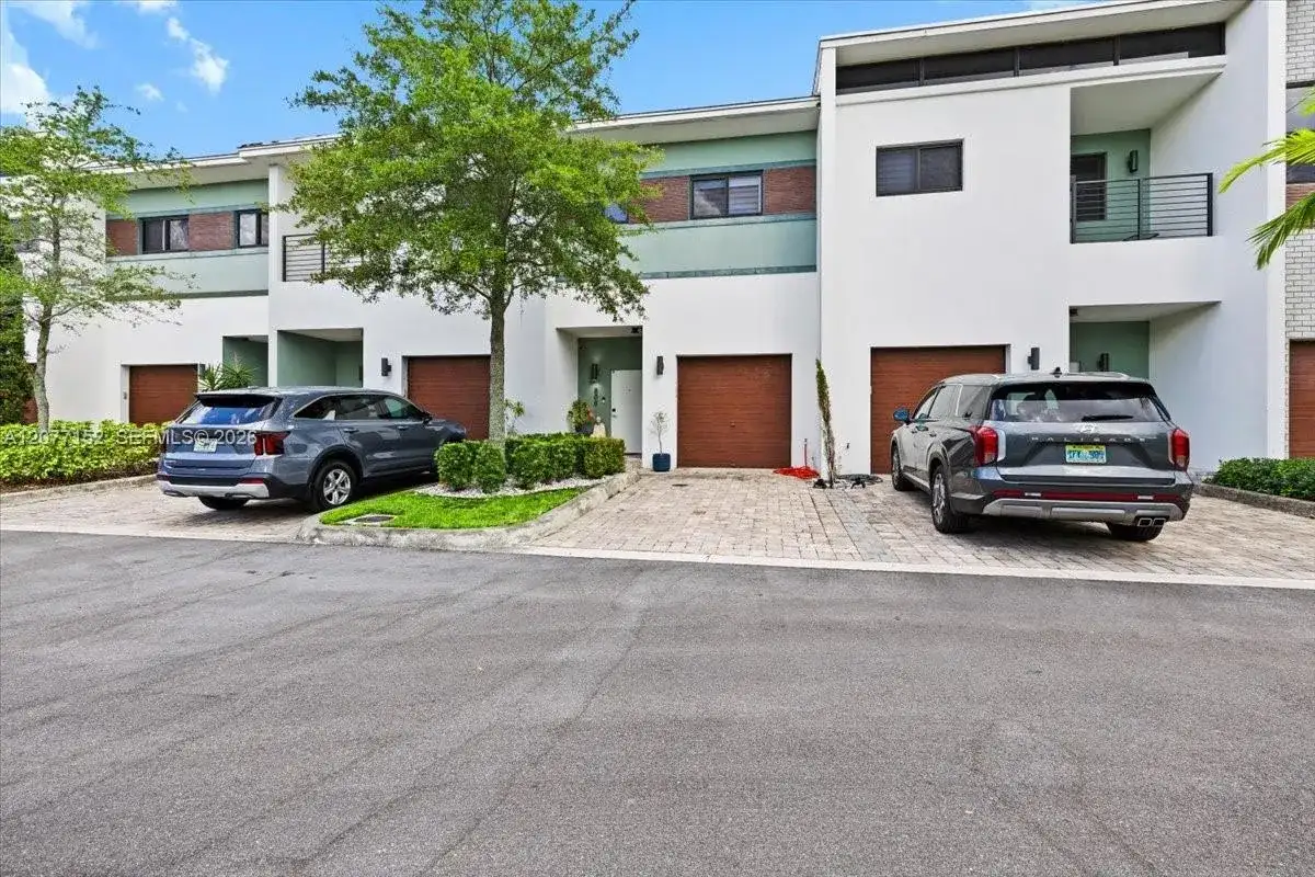 808 NW 44th Ter, Plantation FL 33317 photo 2