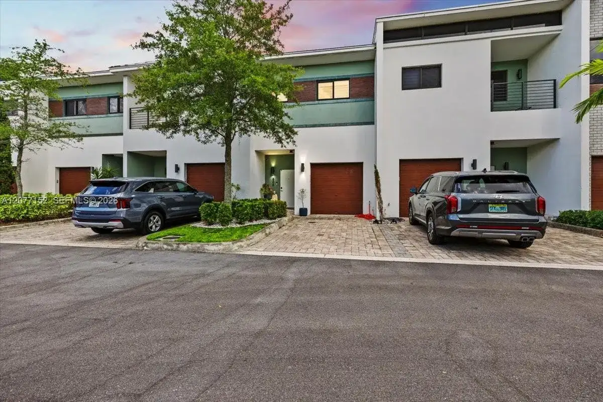 808 NW 44th Ter, Plantation FL 33317 photo 3