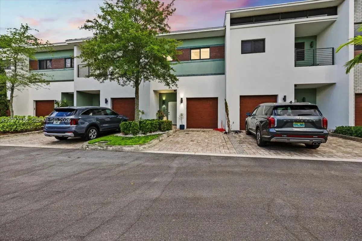 808 NW 44th Ter, Plantation FL 33317