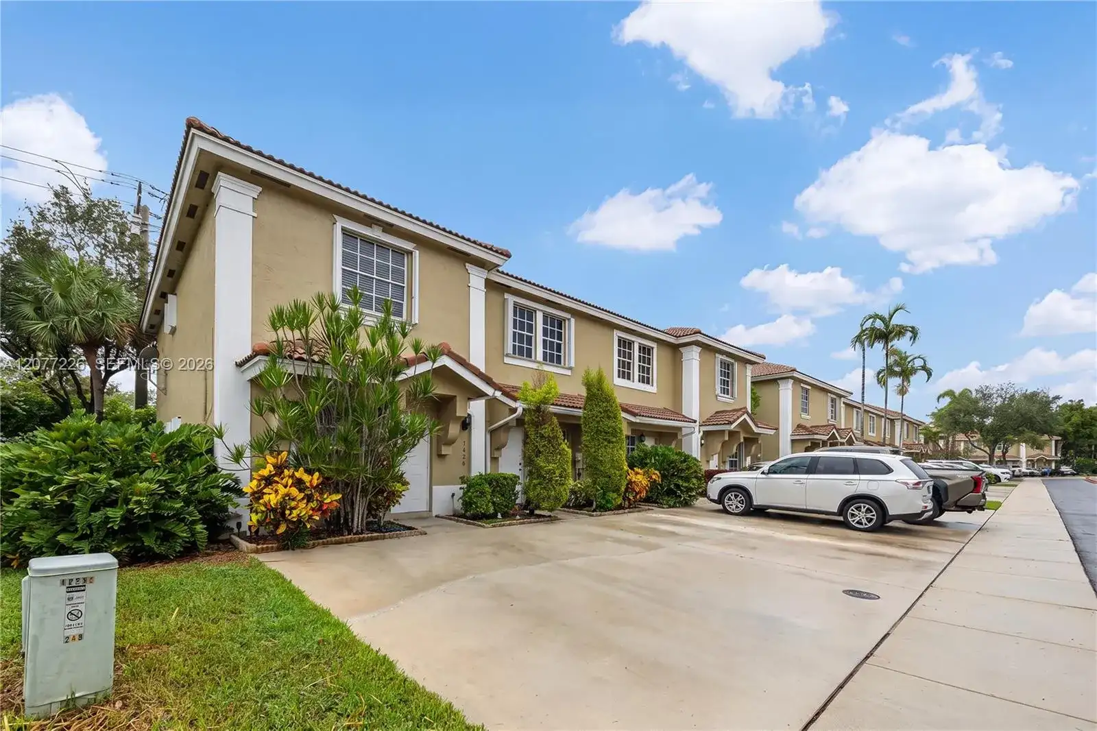 762 SW 122nd Ter, Pembroke Pines FL 33025 photo 3