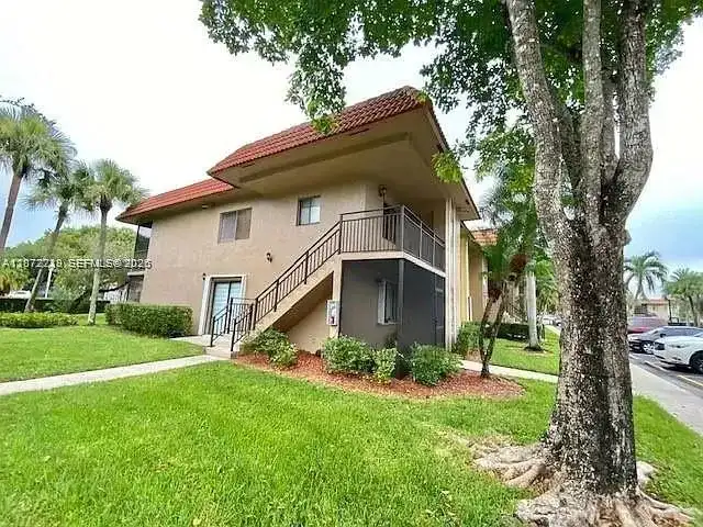 215 Lakeview Dr # 203, Weston FL 33326