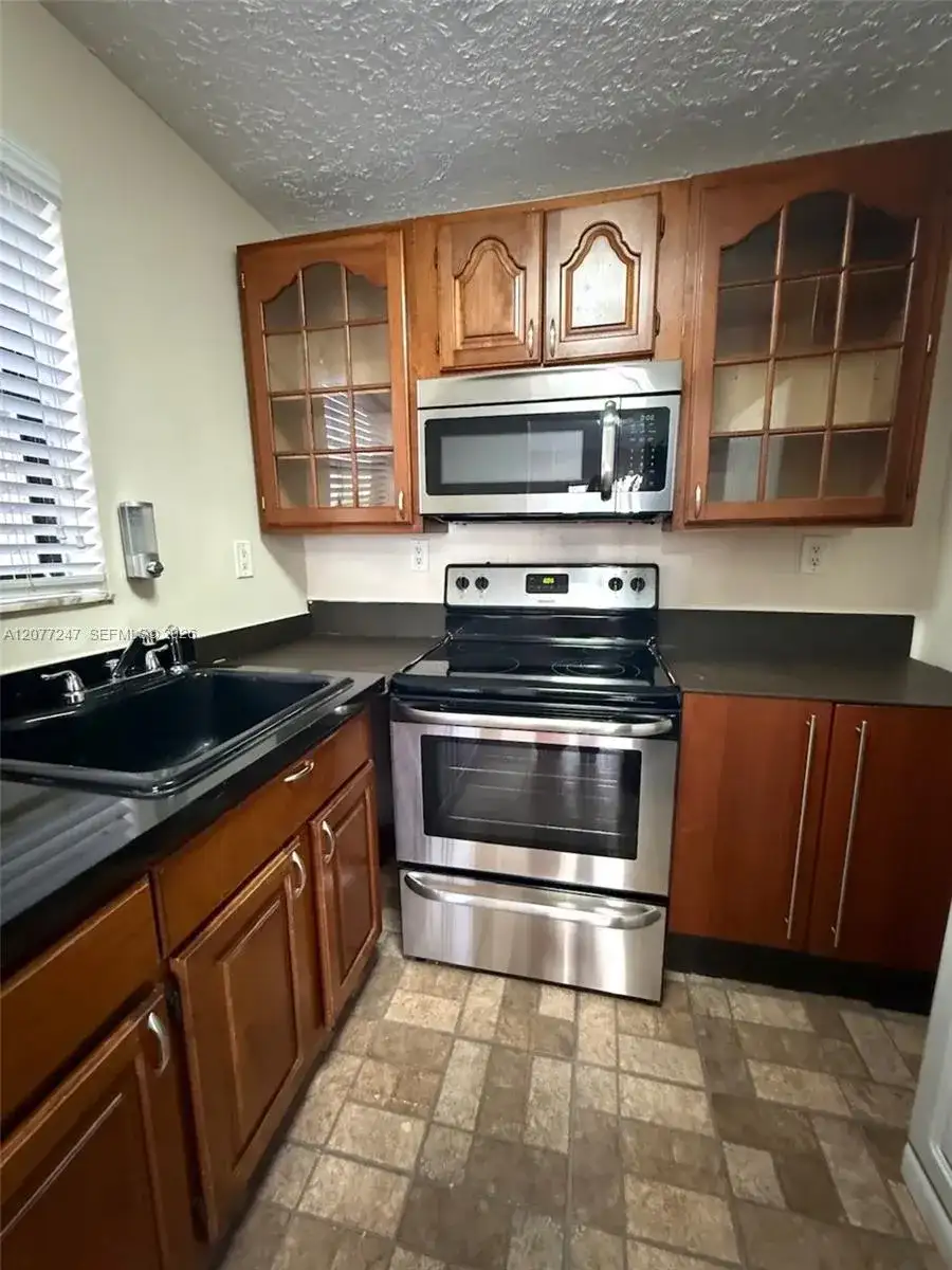1121 SW 122nd Ave # 2, Miami FL 33184 photo 3