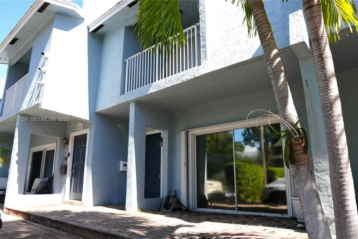 2119 NE 44th St, Lighthouse Point FL 33064