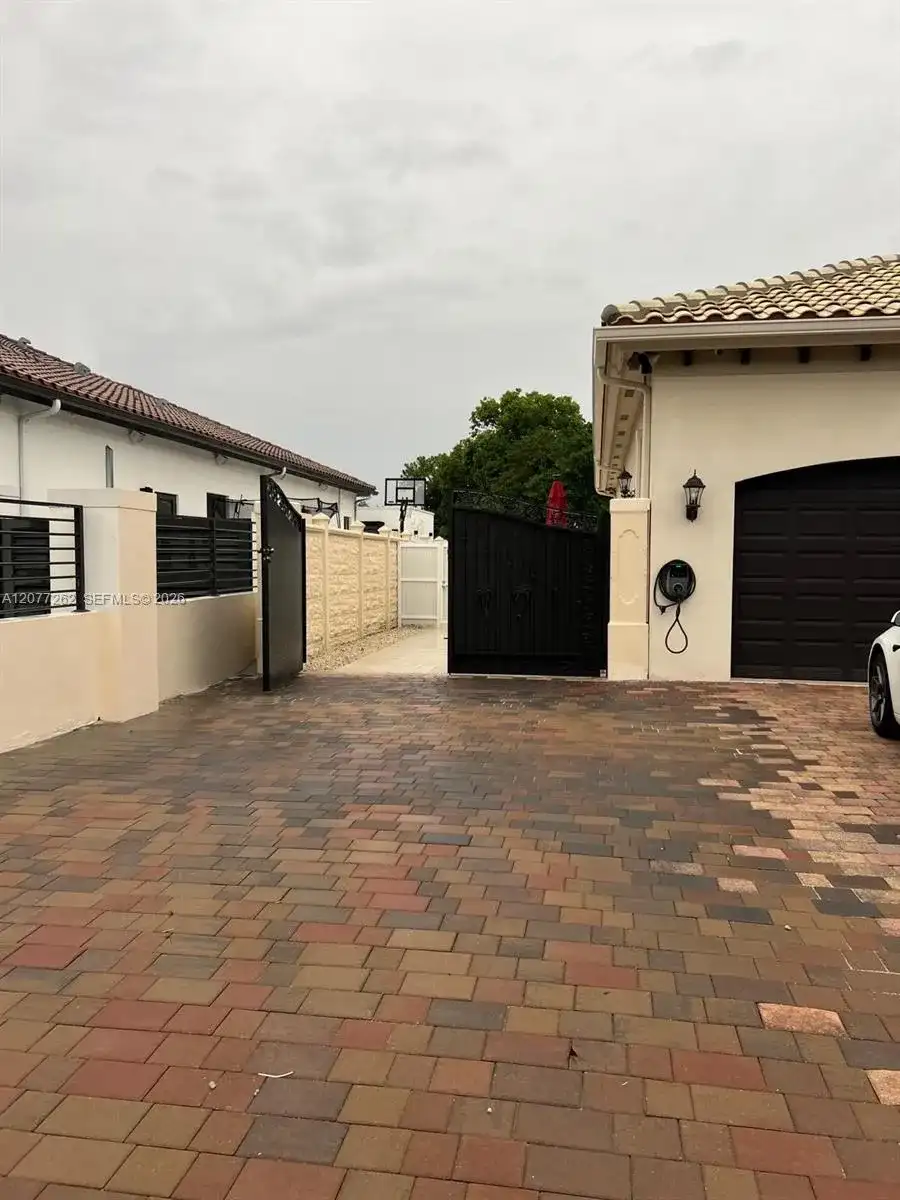 12241 SW 81st Ter rear, Miami FL 33183