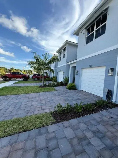 142 NE 14th Ter, Homestead FL 33033