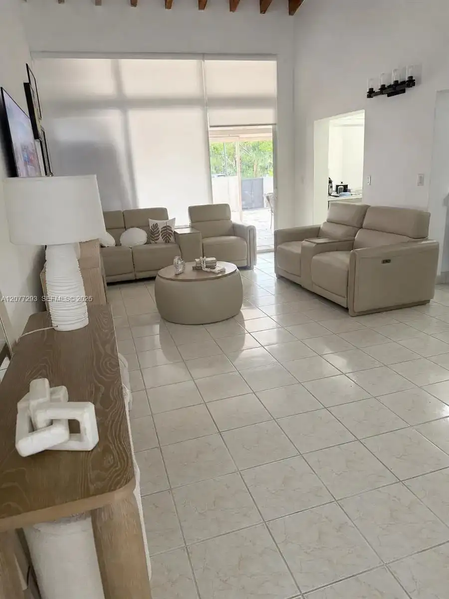 9171 Fontainebleau Blvd # 5, Miami FL 33172 photo 2