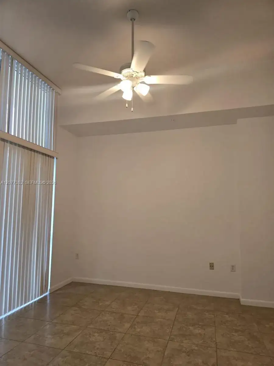 140 S Dixie Hwy, Hollywood FL 33020 photo 2