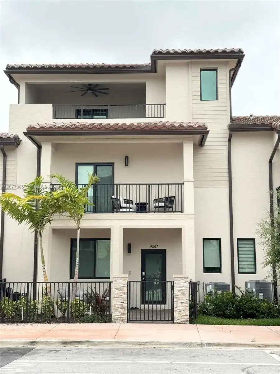 4867 NW 84th Ave, Doral FL 33166
