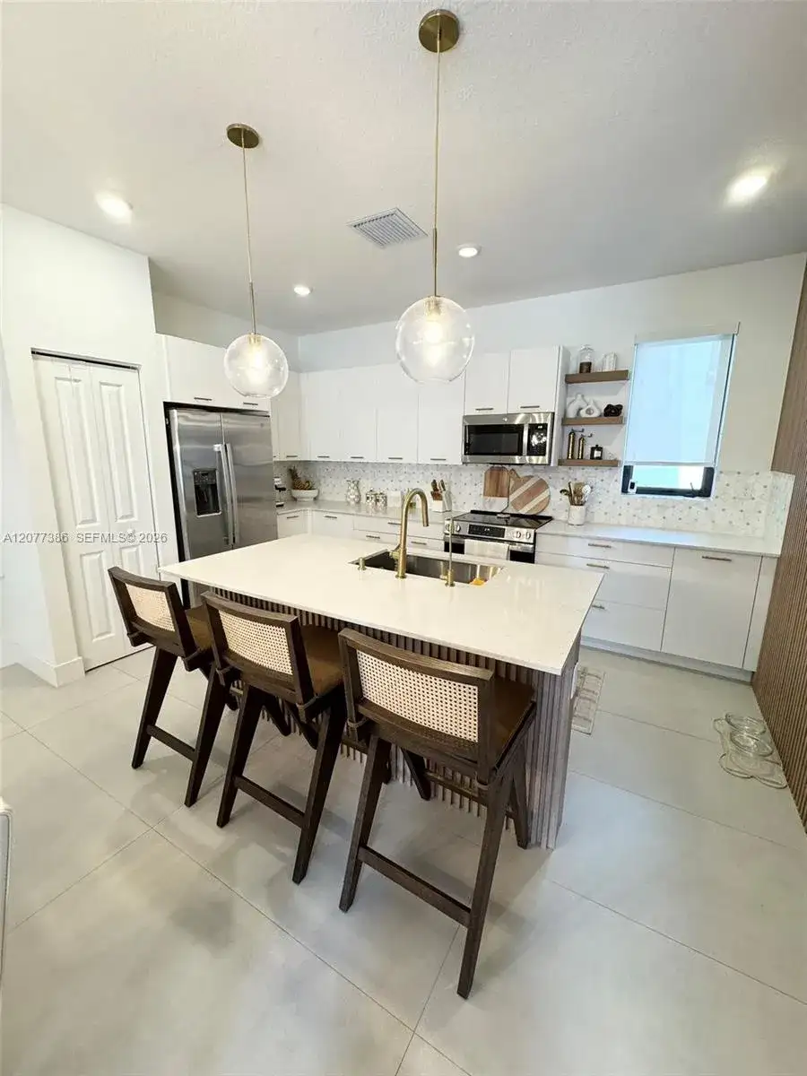 4867 NW 84th Ave, Doral FL 33166 photo 5