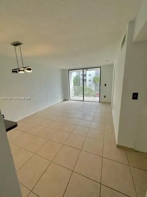 8145 NW 7th St # 321, Miami FL 33126 photo 2