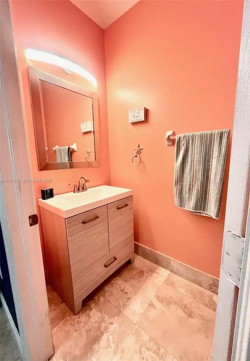 912 NE 35th Ave, Homestead FL 33033 photo 4