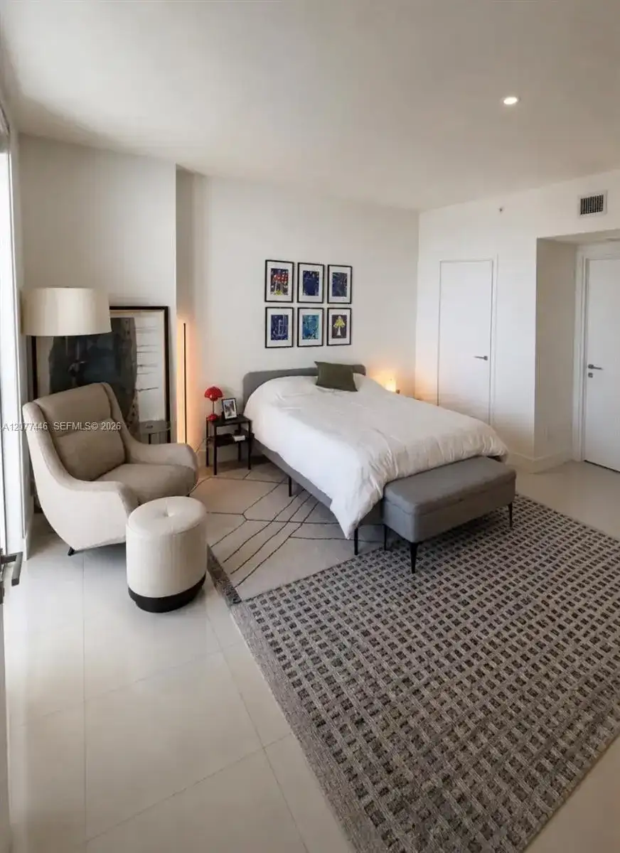 1300 Brickell Bay Dr # 1807, Miami FL 33131 photo 4