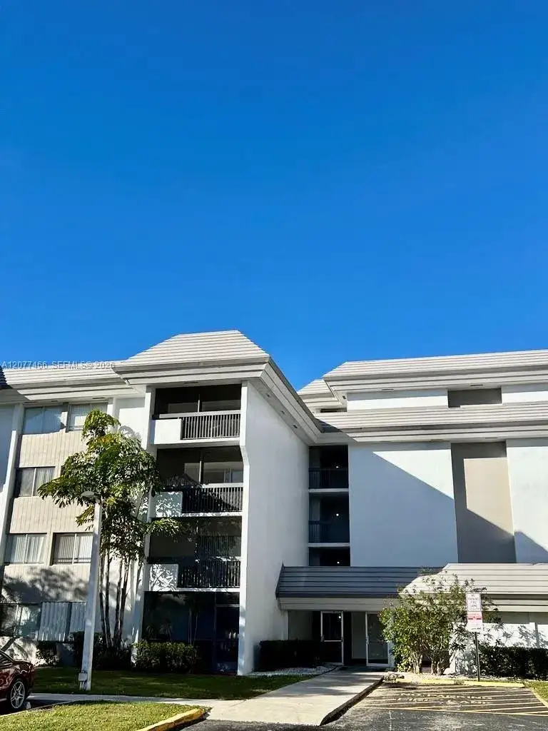 721 N Pine Island Rd # 213, Plantation FL 33324