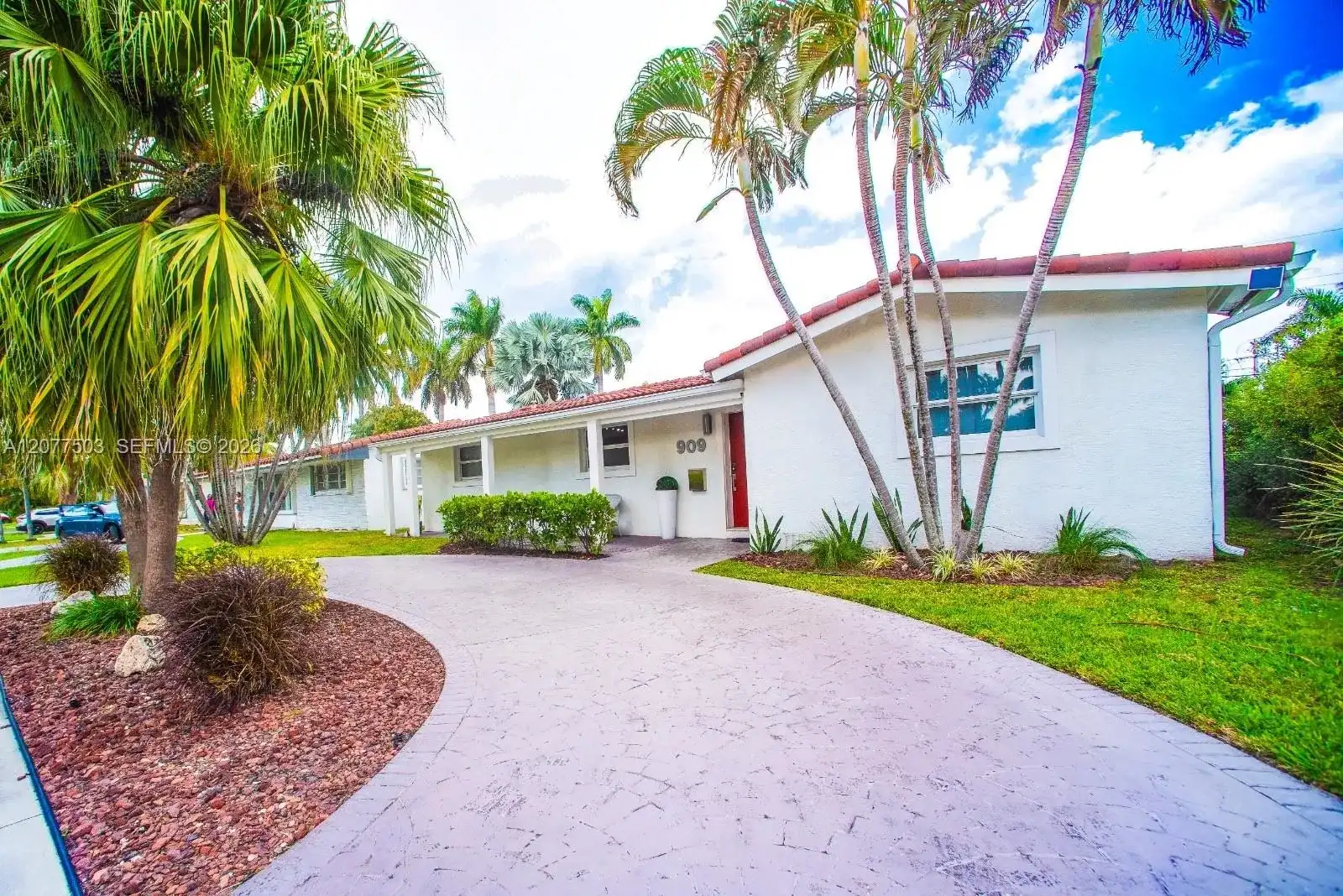 909 N 13th Ct, Hollywood FL 33019
