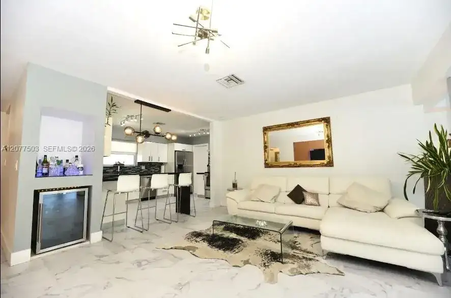 909 N 13th Ct, Hollywood FL 33019 photo 5