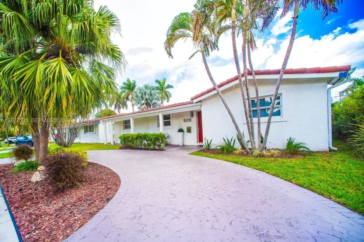 909 N 13th Ct, Hollywood FL 33019