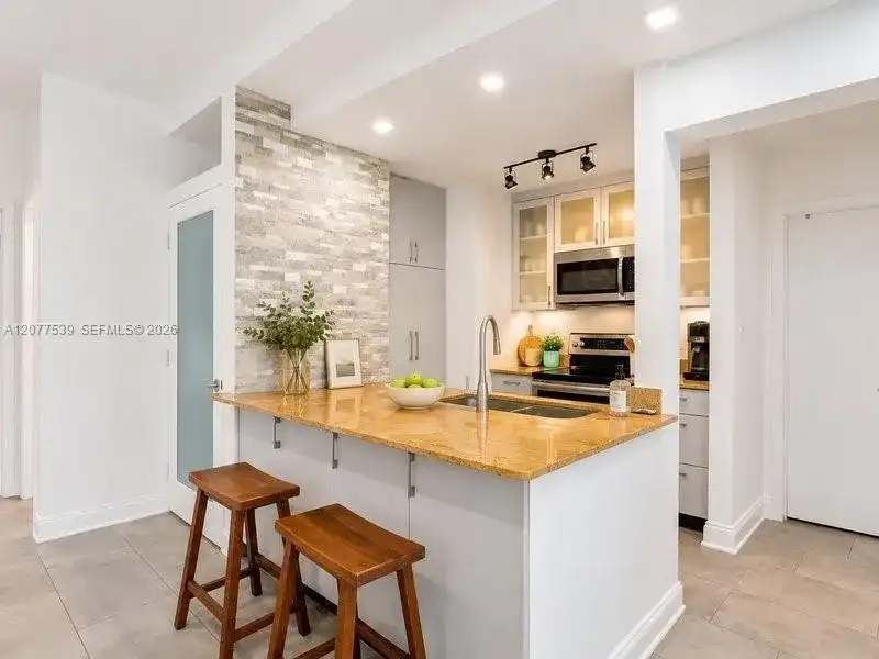 910 Bay Dr # 15, Miami Beach FL 33141