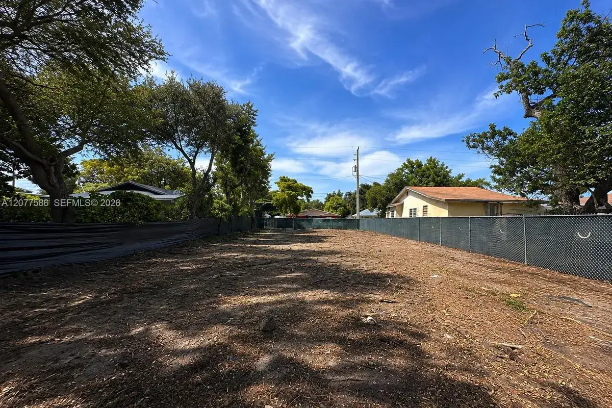 250 NW 51st St, Miami FL 33127
