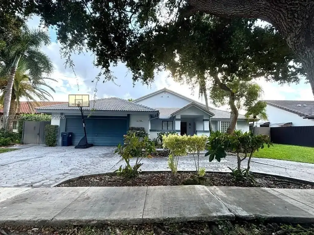 14629 Glencairn Rd, Miami Lakes FL 33016