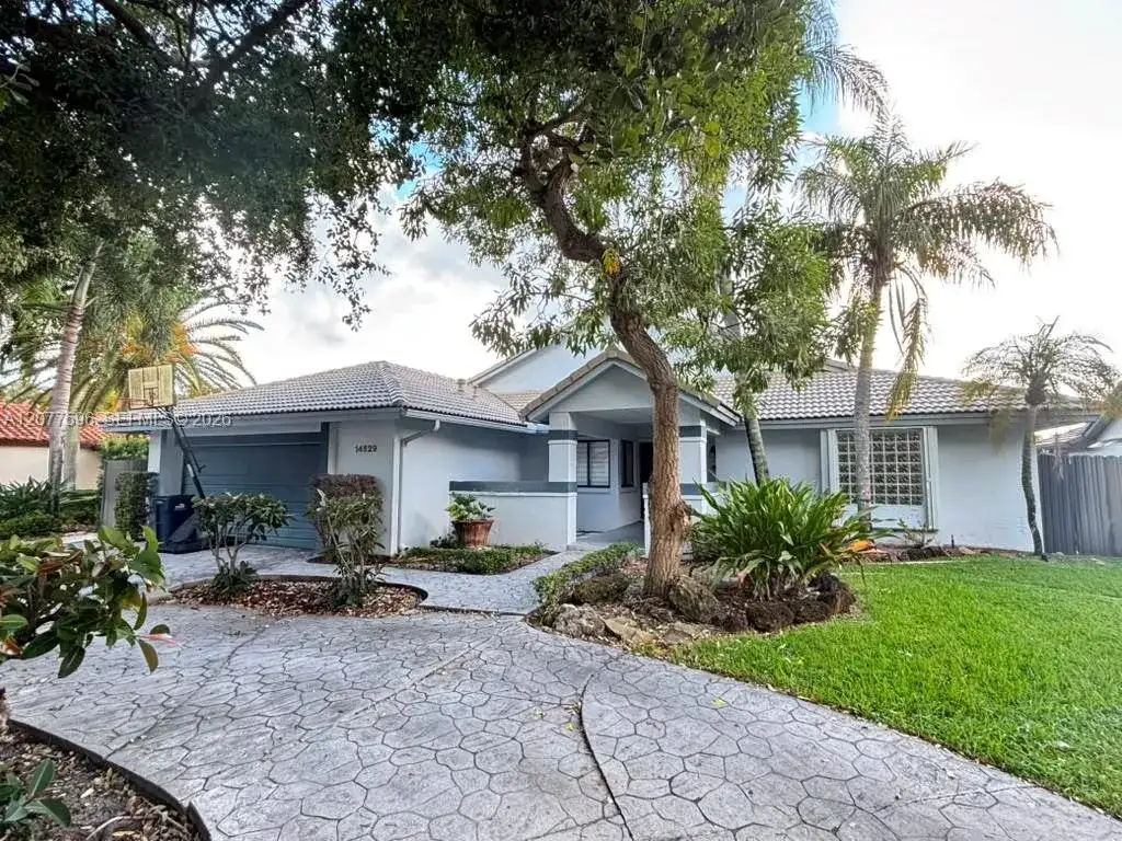 14629 Glencairn Rd, Miami Lakes FL 33016 photo 2