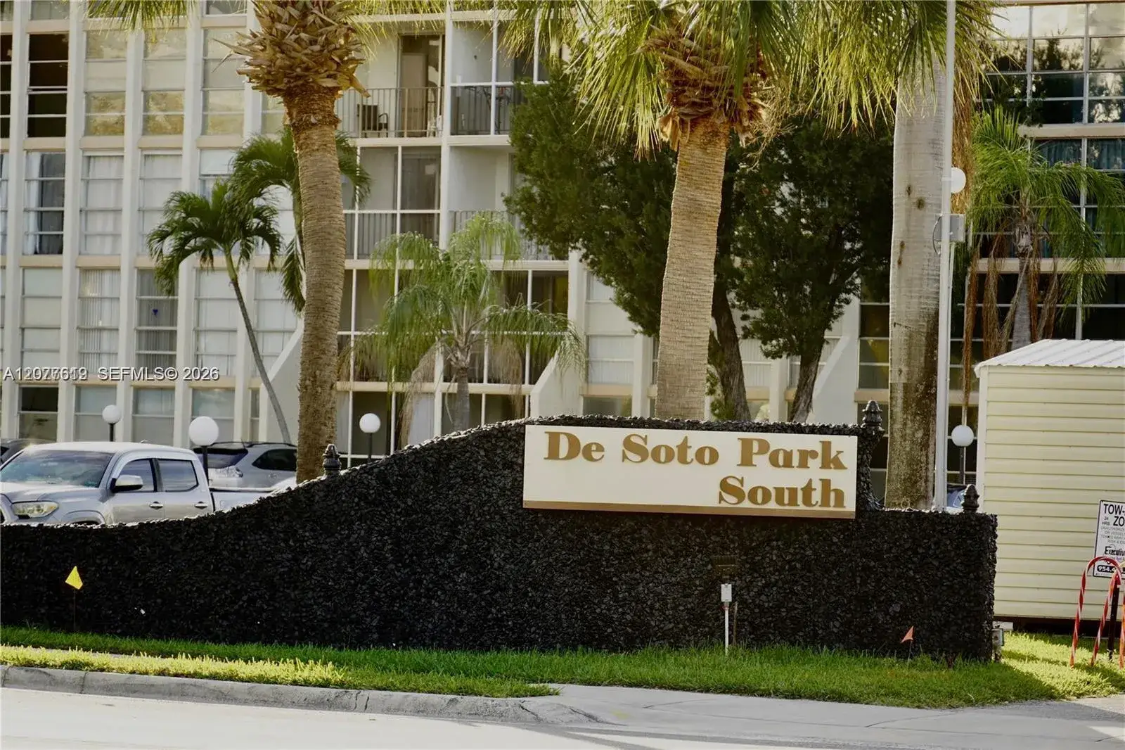 851 Three Island Blvd # 418, Hallandale Beach FL 33009