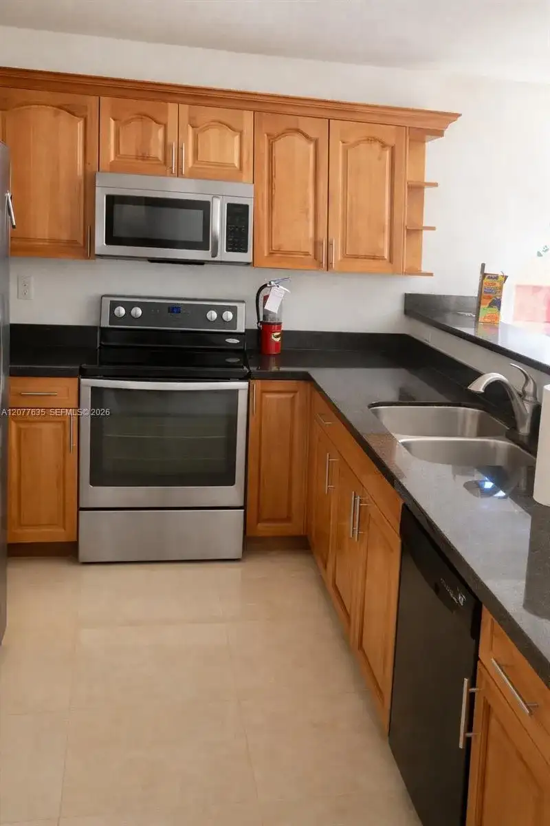 318 NE 166th St # 318, Miami FL 33162 photo 4