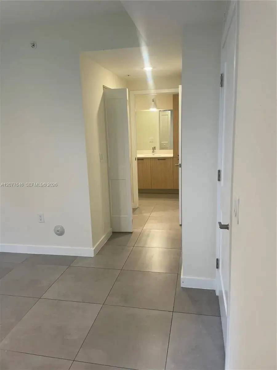 16395 Biscayne Blvd # 313, North Miami Beach FL 33160