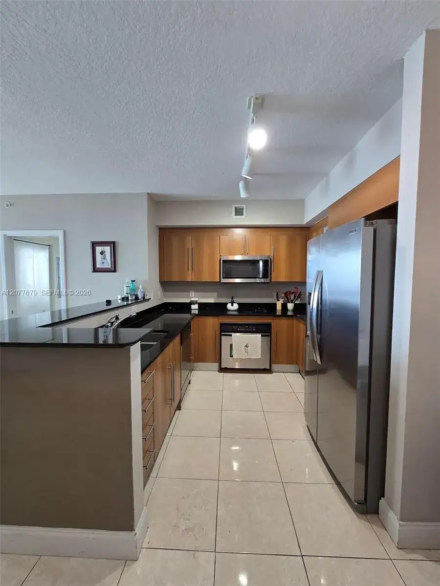 325 S Biscayne Blvd # 3115, Miami FL 33131 photo 2