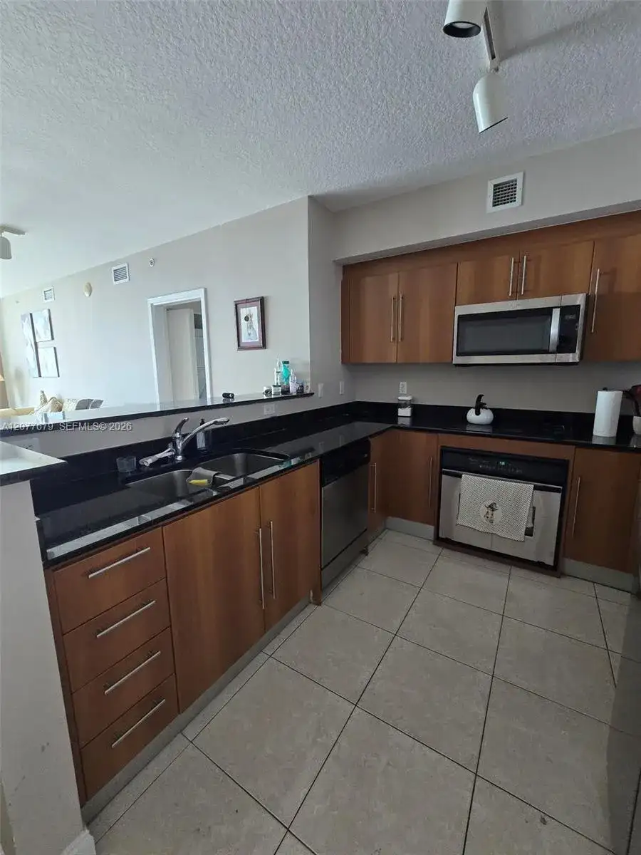 325 S Biscayne Blvd # 3115, Miami FL 33131 photo 3